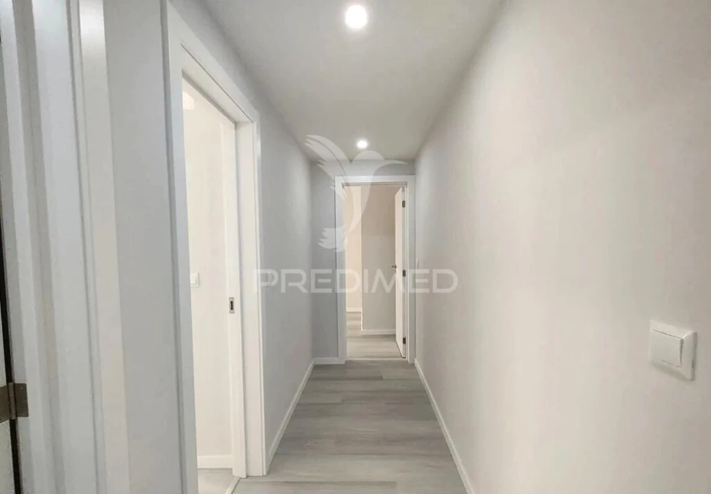 Apartamento T2 para Venda em Corroios Foto 6