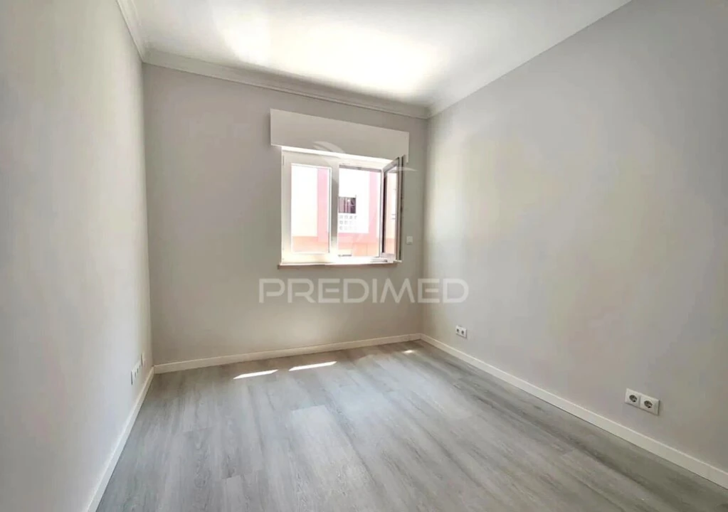 Apartamento T2 para Venda em Corroios Foto 9