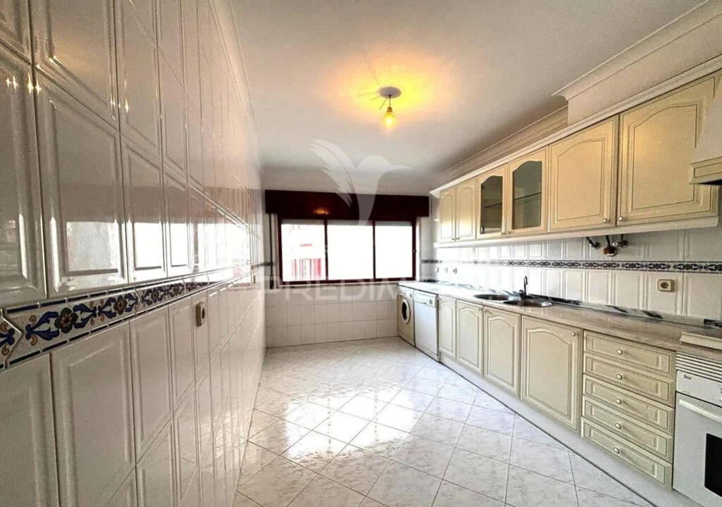 Apartamento T2 para Venda em Algueirão-Mem Martins Foto 2