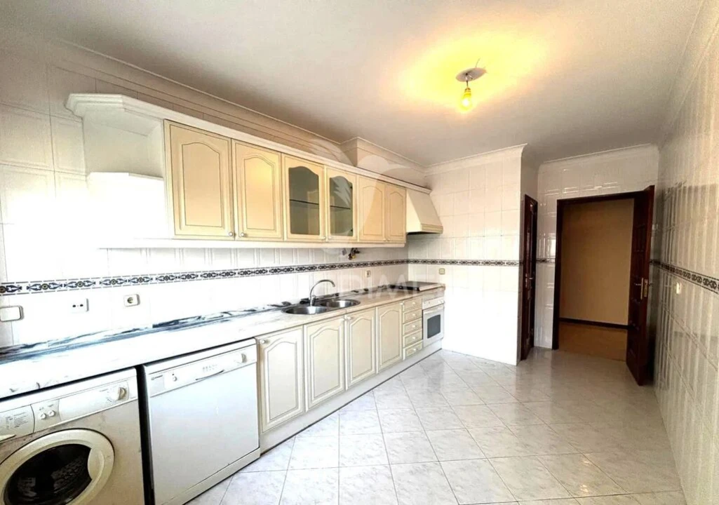 Apartamento T2 para Venda em Algueirão-Mem Martins Foto 1