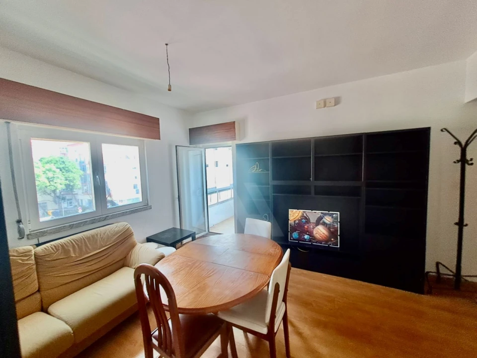 Apartamento T1 para Venda em Águas Livres Foto 1