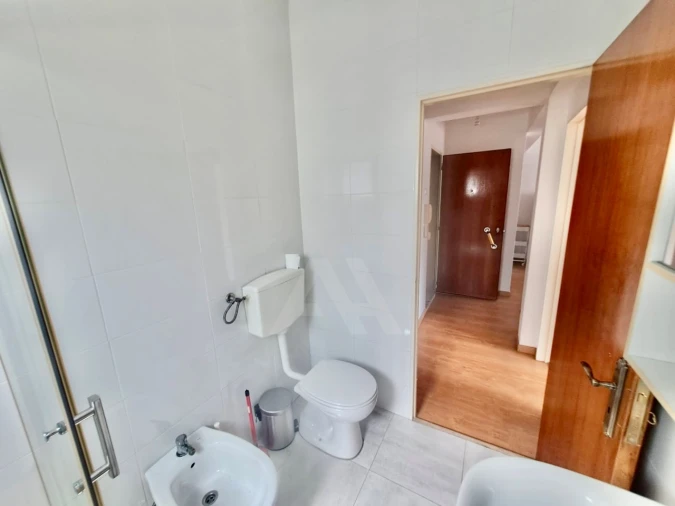 Apartamento T1 para Venda em Águas Livres Foto 15