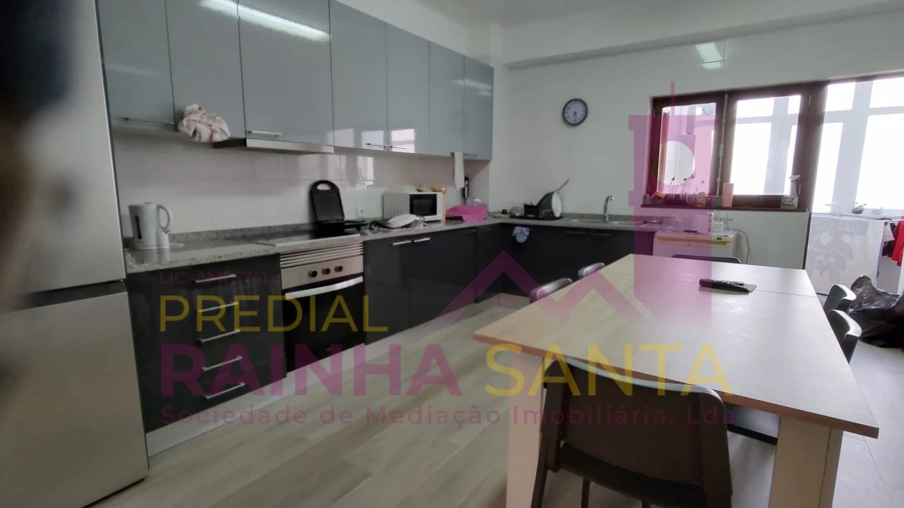 Quarto para Arrendamento em Sé Nova, Santa Cruz, Almedina e São Bartolomeu Foto 3