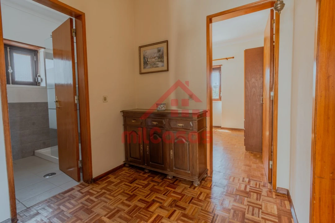 Moradia T4 para Venda em Carvoeira Foto 18