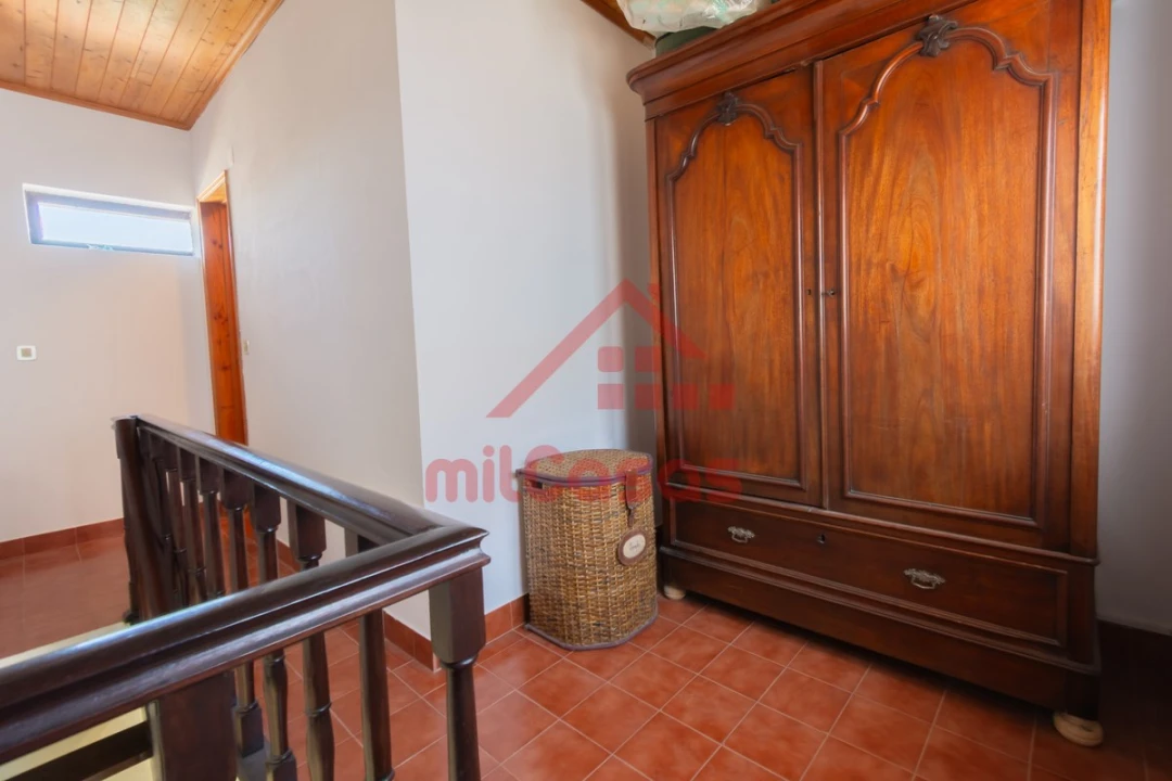 Moradia T4 para Venda em Carvoeira Foto 25
