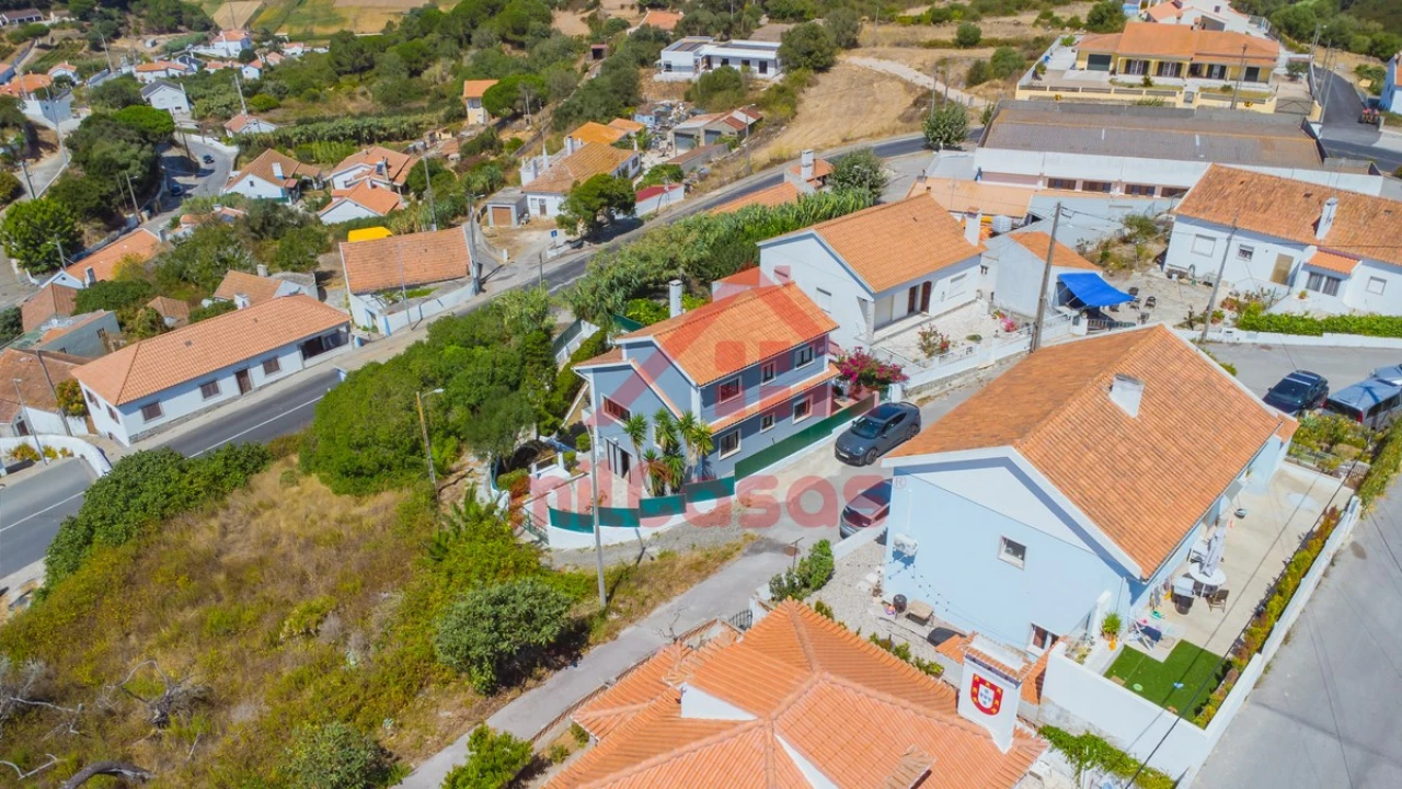 Moradia T4 para Venda em Carvoeira Foto 35