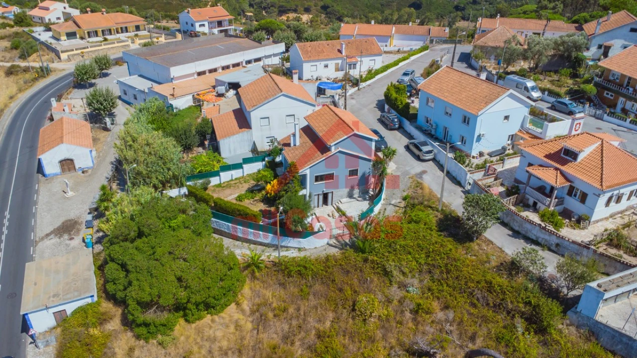 Moradia T4 para Venda em Carvoeira Foto 38