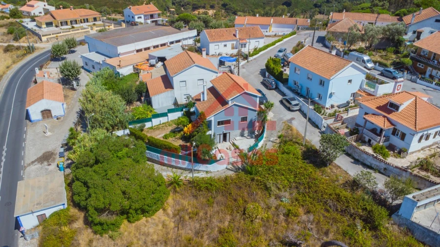 Moradia T4 para Venda em Carvoeira Foto 38