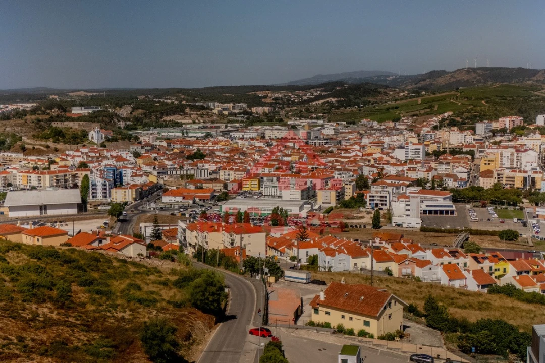 Moradia T4 para Venda em Santa Maria, São Pedro e Matacães Foto 1