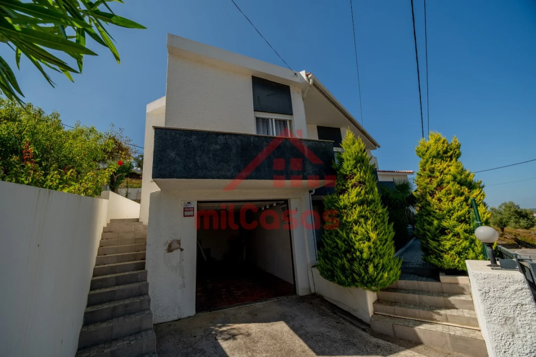 Moradia T4 para Venda em Santa Maria, São Pedro e Matacães Foto 10