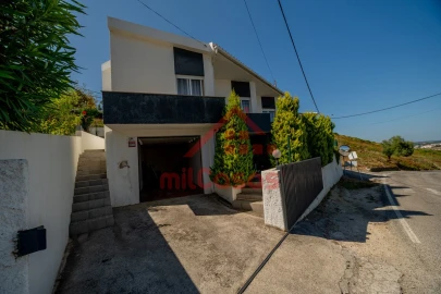 Moradia T4 para Venda em Santa Maria, São Pedro e Matacães