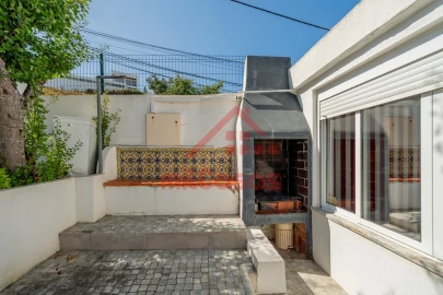 Moradia T4 para Venda em Santa Maria, São Pedro e Matacães