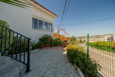 Moradia T4 para Venda em Santa Maria, São Pedro e Matacães