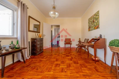 Moradia T4 para Venda em Santa Maria, São Pedro e Matacães