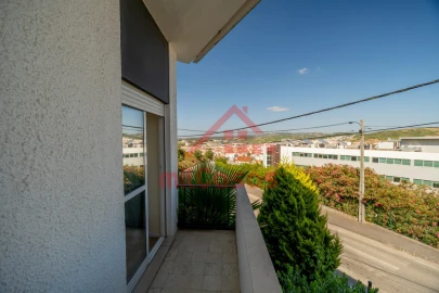 Moradia T4 para Venda em Santa Maria, São Pedro e Matacães