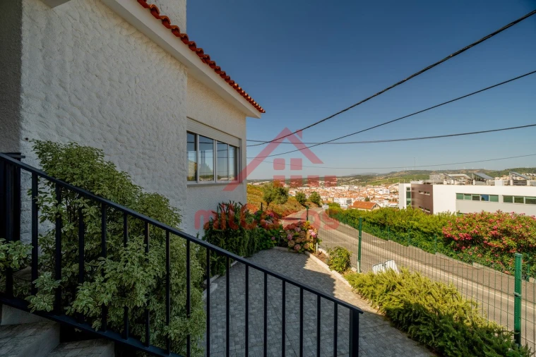 Moradia T4 para Venda em Santa Maria, São Pedro e Matacães Foto 7