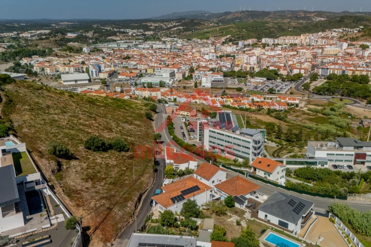 Moradia T4 para Venda em Santa Maria, São Pedro e Matacães Foto 63