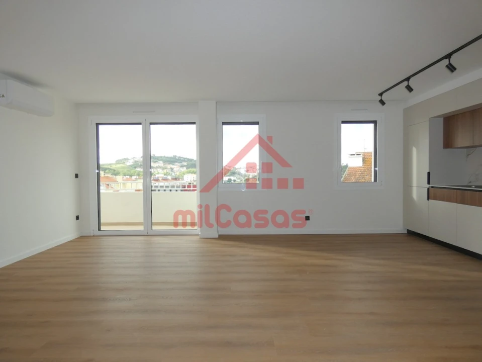 Apartamento T2 para Arrendamento em Santa Maria, São Pedro e Matacães Foto 4