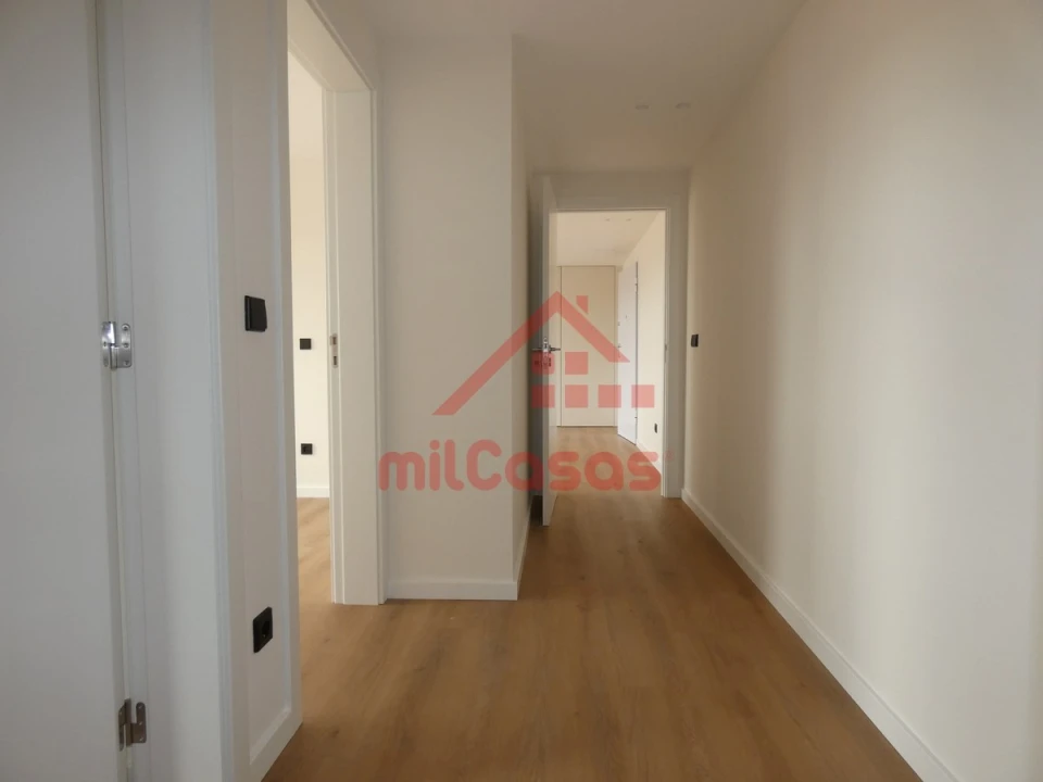 Apartamento T2 para Arrendamento em Santa Maria, São Pedro e Matacães Foto 9