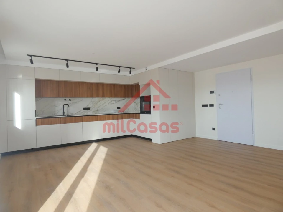 Apartamento T2 para Arrendamento em Santa Maria, São Pedro e Matacães Foto 15
