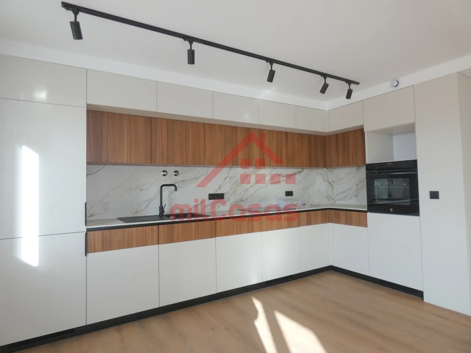 Apartamento T2 para Arrendamento em Santa Maria, São Pedro e Matacães Foto 19