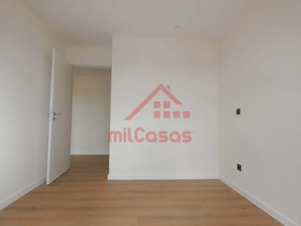 Apartamento T2 para Arrendamento em Santa Maria, São Pedro e Matacães Foto 23