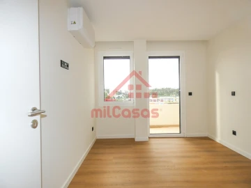 Apartamento T2 para Arrendamento em Santa Maria, São Pedro e Matacães