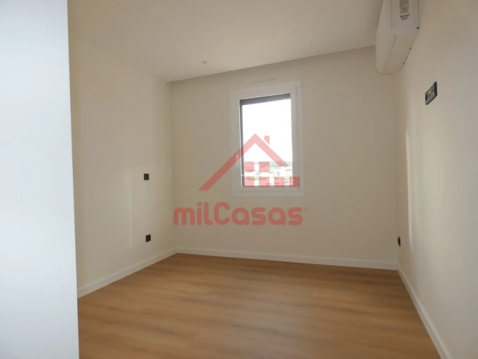Apartamento T2 para Arrendamento em Santa Maria, São Pedro e Matacães Foto 18