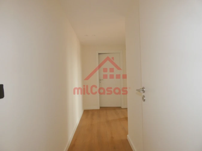 Apartamento T2 para Arrendamento em Santa Maria, São Pedro e Matacães Foto 22
