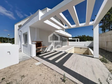Moradia T4 para Venda em Santa Maria, São Pedro e Sobral da Lagoa