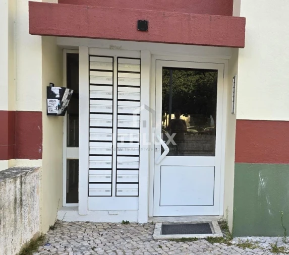 Apartamento T1 para Venda em Venteira Foto 16