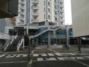 Negócio para Arrendamento em Gondomar (São Cosme), Valbom e Jovim