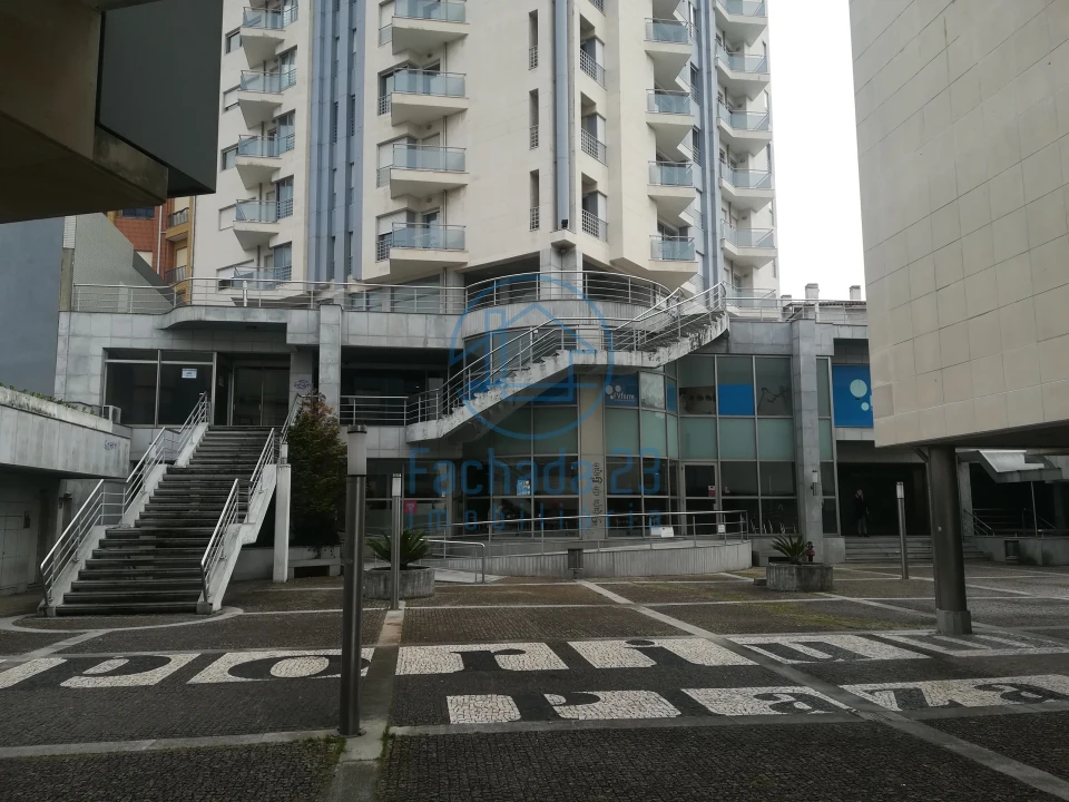 Negócio para Arrendamento em Gondomar (São Cosme), Valbom e Jovim Foto 1
