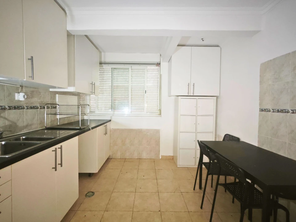 Apartamento T1 para Venda em Benfica Foto 2