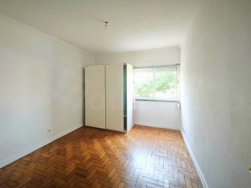 Apartamento T1 para Venda em Benfica