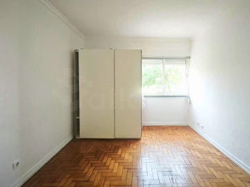 Apartamento T1 para Venda em Benfica