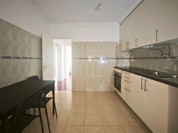 Apartamento T1 para Venda em Benfica