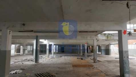 Armazém para Venda em Marinha Grande