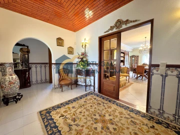 Moradia T5 para Venda em Ferreiras