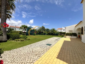 Moradia T5 para Venda em Ferreiras