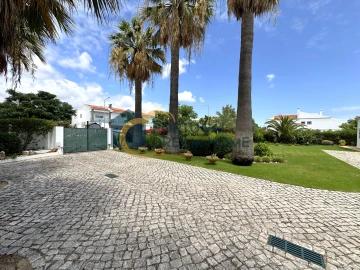 Moradia T5 para Venda em Ferreiras