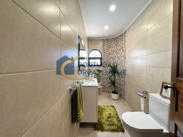 Moradia T5 para Venda em Ferreiras