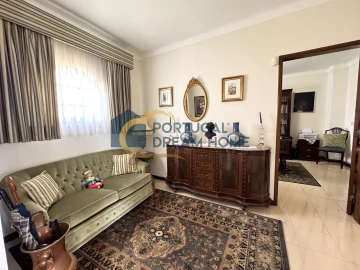 Moradia T5 para Venda em Ferreiras
