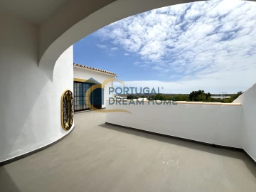 Moradia T5 para Venda em Ferreiras