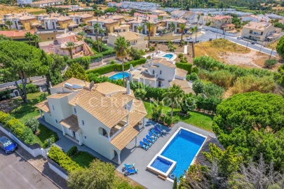 Moradia T4 para Venda em Albufeira e Olhos de Água