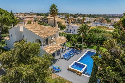 Moradia T4 para Venda em Albufeira e Olhos de Água