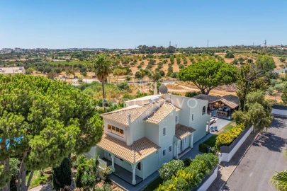 Moradia T4 para Venda em Albufeira e Olhos de Água
