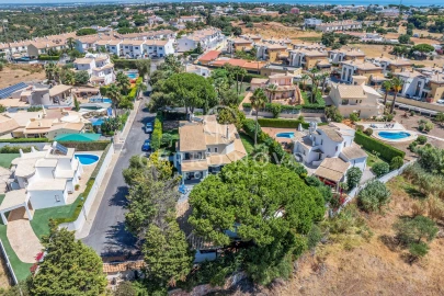 Moradia T4 para Venda em Albufeira e Olhos de Água