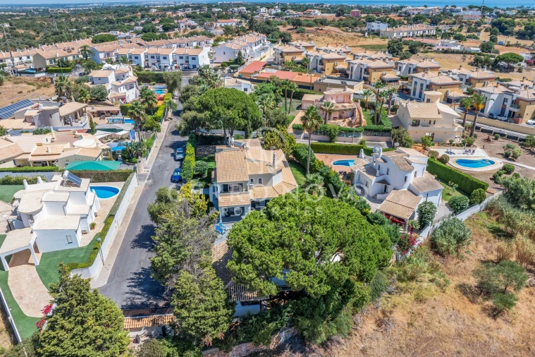 Moradia T4 para Venda em Albufeira e Olhos de Água Foto 47
