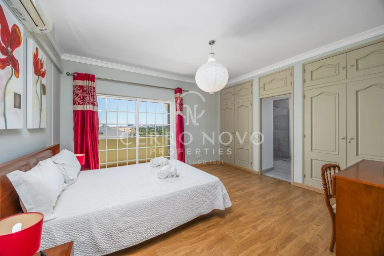 Moradia T4 para Venda em Albufeira e Olhos de Água Foto 12